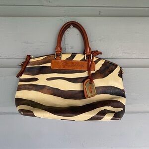 Gently used Medium-sized Dooney & Bourke 👜💅🏼 •Red interior  •Gently used